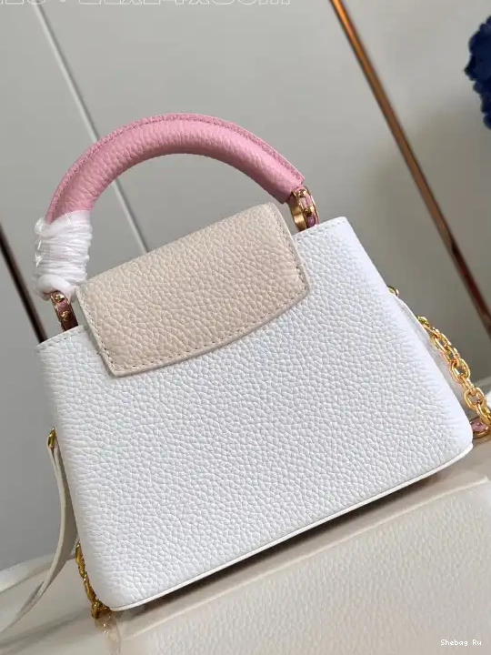 LOUIS VUITTON MINI-21*14*8CM CAPUCINES 0526